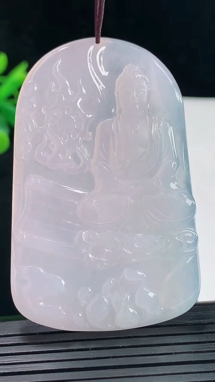 天然A货翡翠紫罗兰大日如来佛吊坠，尺寸63-40.5-5.2重量:31.89g
5月9日