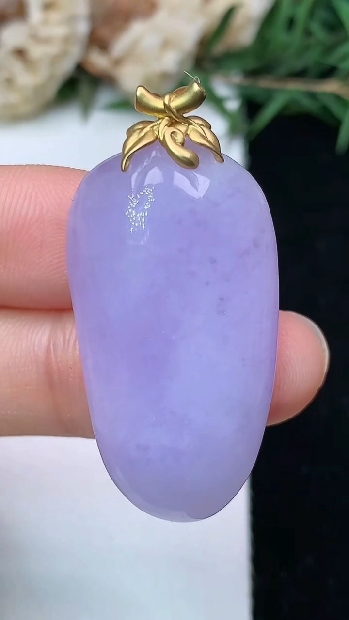 天然A货翡翠k金紫罗兰福瓜吊坠，尺寸32.8-18.2-9，重量:10.87g
5月9日