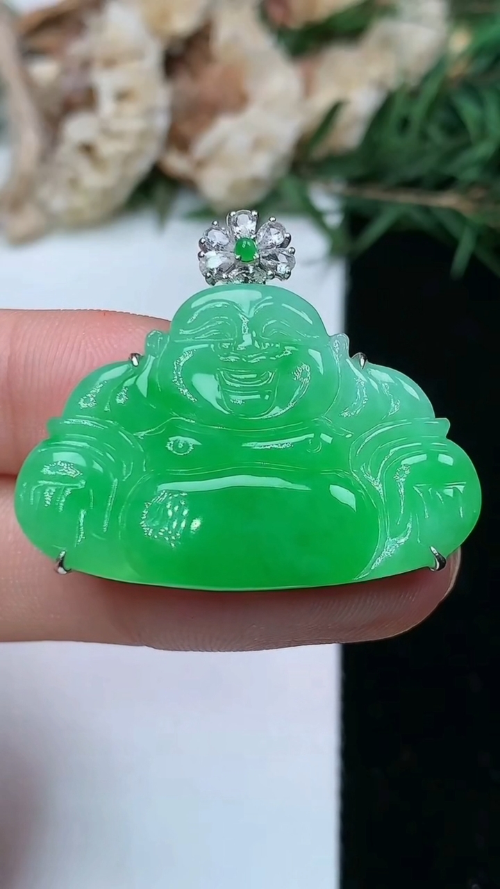 天然A货翡翠佛公吊坠，尺寸21.5-32-5.4，重量:5.86g
5月9日