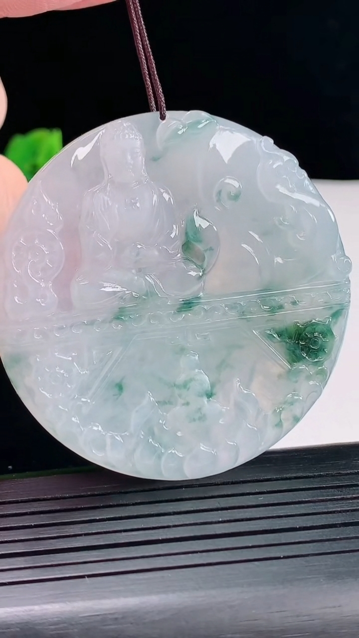 天然A货翡翠种飘花阿弥陀佛吊坠，尺寸56-5.5重量:37.82g
5月9日