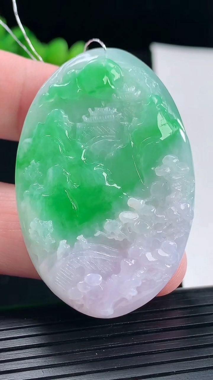 天然A货翡翠山水牌吊坠，尺寸52-35-9.2重量:35.21g
5月9日
