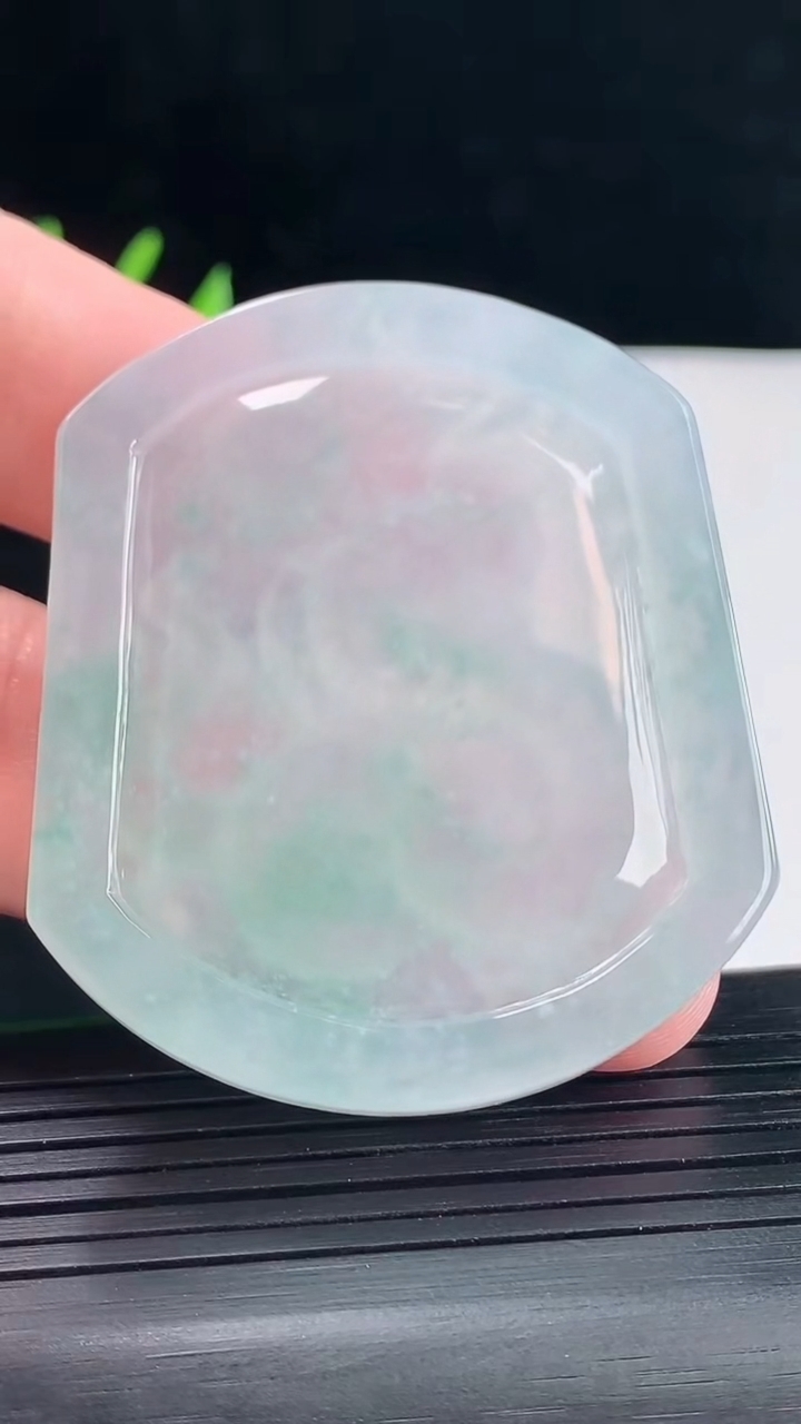 天然A货翡翠生肖蛇吊坠，尺寸52-44-5重量:25.52g
5月9日
