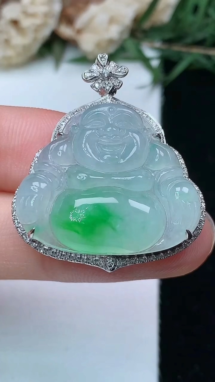 天然A货翡翠佛公吊坠，尺寸31.8-27-8.5，裸石21-25.4，重量:6.01g
5月9日