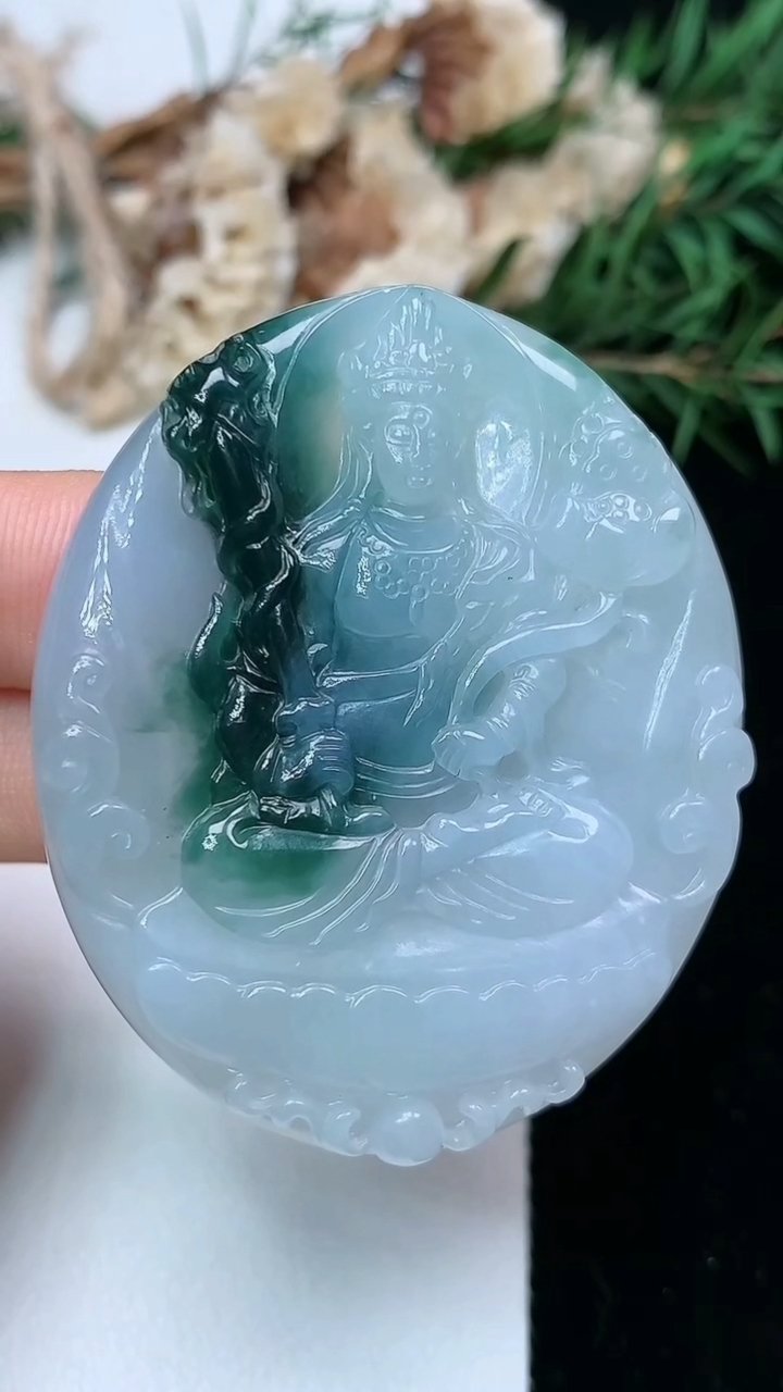 天然A货翡翠飘花虚空藏观音菩萨吊坠，尺寸50.8-42.4-7.3，重量:31.34g
5月9日