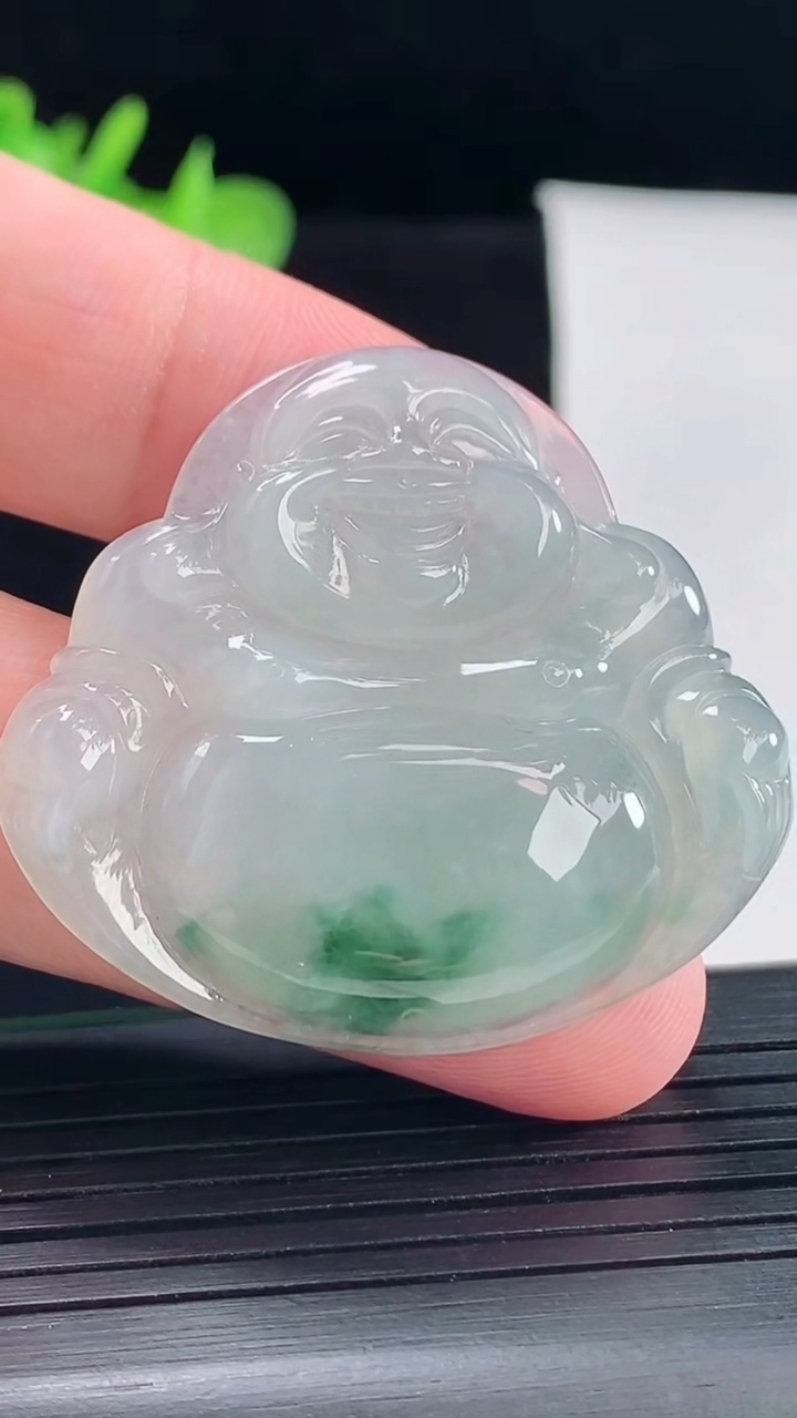 天然A货翡翠飘花佛公吊坠，尺寸38-42-6重量:13.59g
5月9日