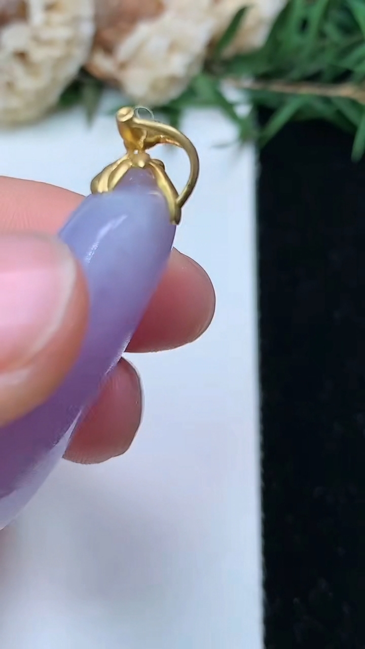 天然A货翡翠k金紫罗兰福瓜吊坠，尺寸32.8-18.2-9，重量:10.87g
5月9日