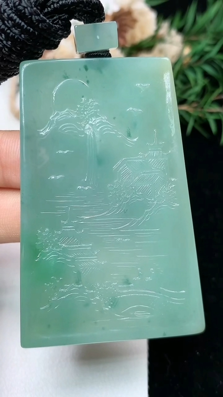 天然A货翡翠山水牌吊坠，尺寸60-39.8-5.9，重量:43.65g
5月9日