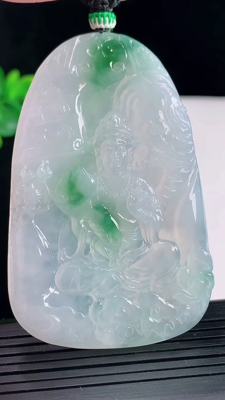天然A货翡翠普贤菩萨吊坠，尺寸70.8-45.6-5重量:41.84g
5月9日