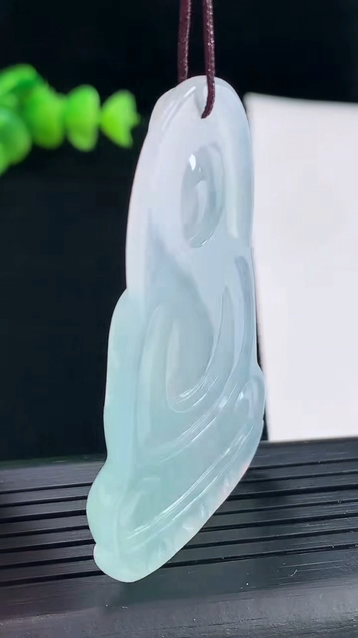 天然A货翡翠素衣观音吊坠，尺寸56.2-34-5.8重量:19.28g
5月9日