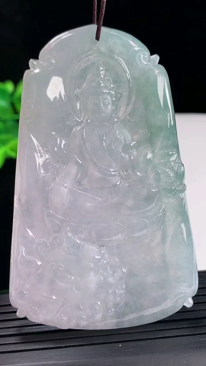 天然A货翡翠文殊菩萨吊坠，尺寸78-48-5.5重量:47.30g
5月9日