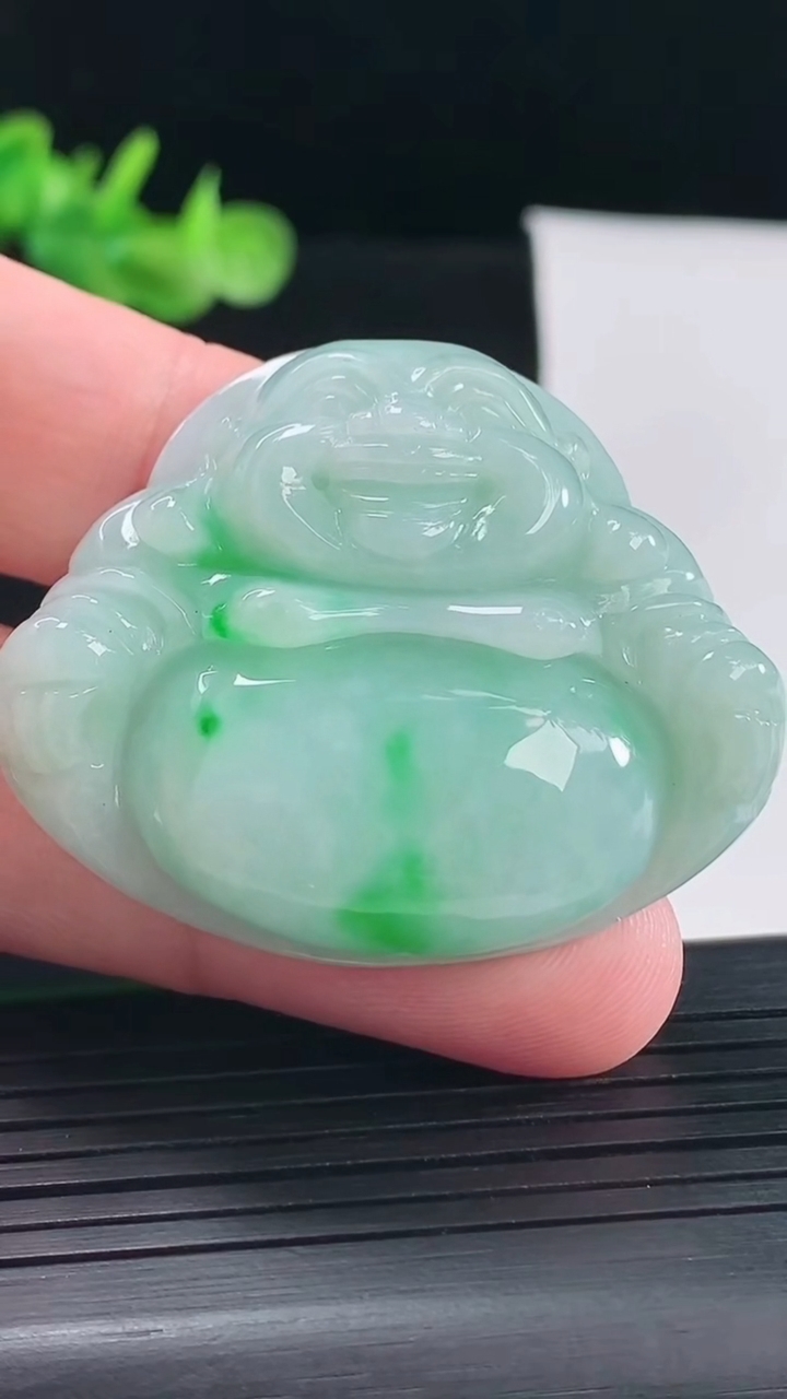 天然A货翡翠佛公吊坠，尺寸38-45-9.6重量:30.31g
5月9日