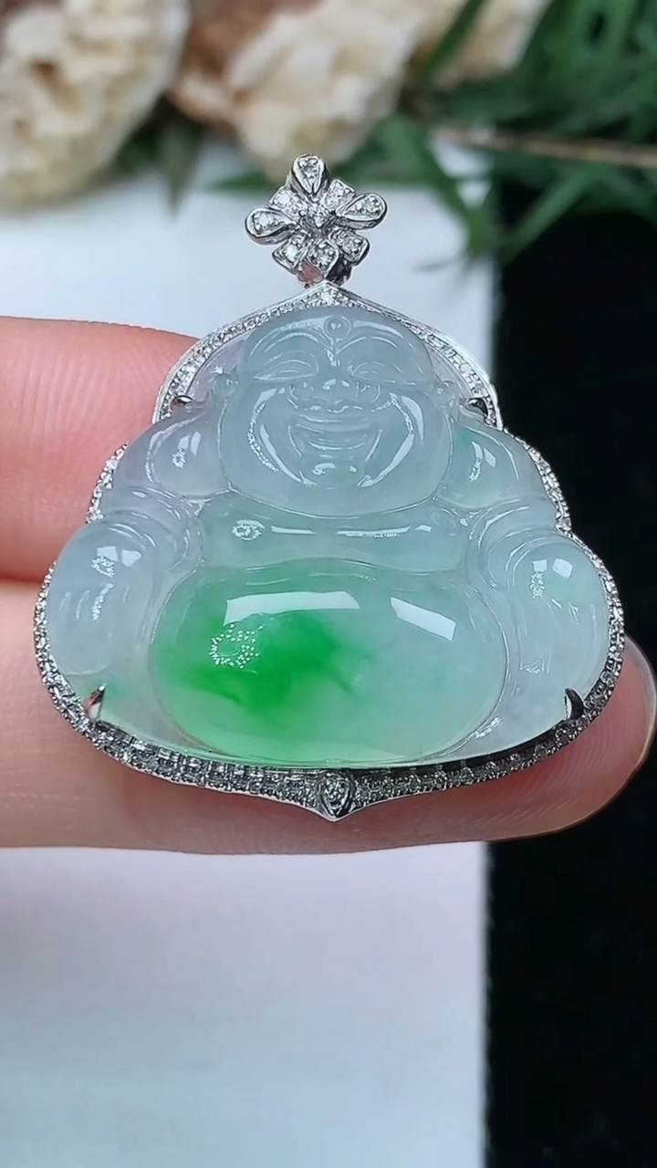 天然A货翡翠佛公吊坠，尺寸31.8-27-8.5，裸石21-25.4，重量:6.01g
5月9日