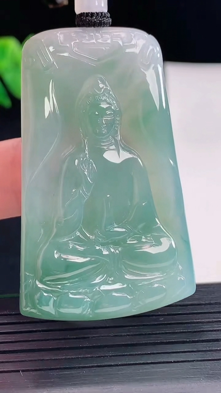 天然A货翡翠素衣观音吊坠，尺寸53-33.5-4.5重量:21.94g
5月9日