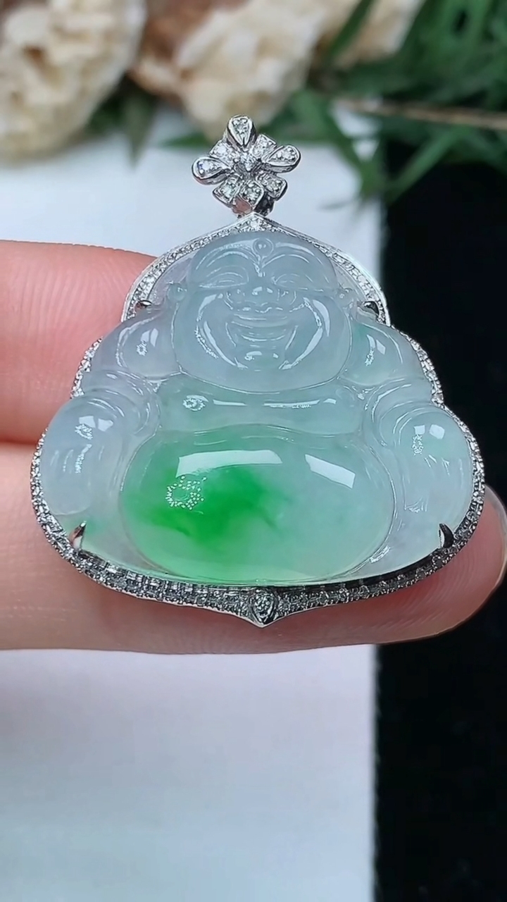天然A货翡翠佛公吊坠，尺寸31.8-27-8.5，裸石21-25.4，重量:6.01g
5月9日