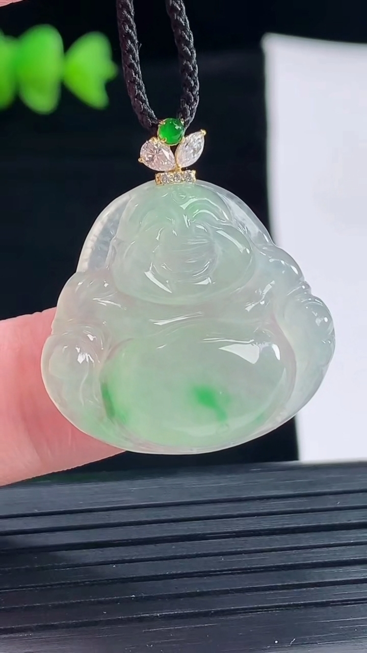 天然A货翡翠佛公吊坠，尺寸25-27-5重量:5.34g
5月9日