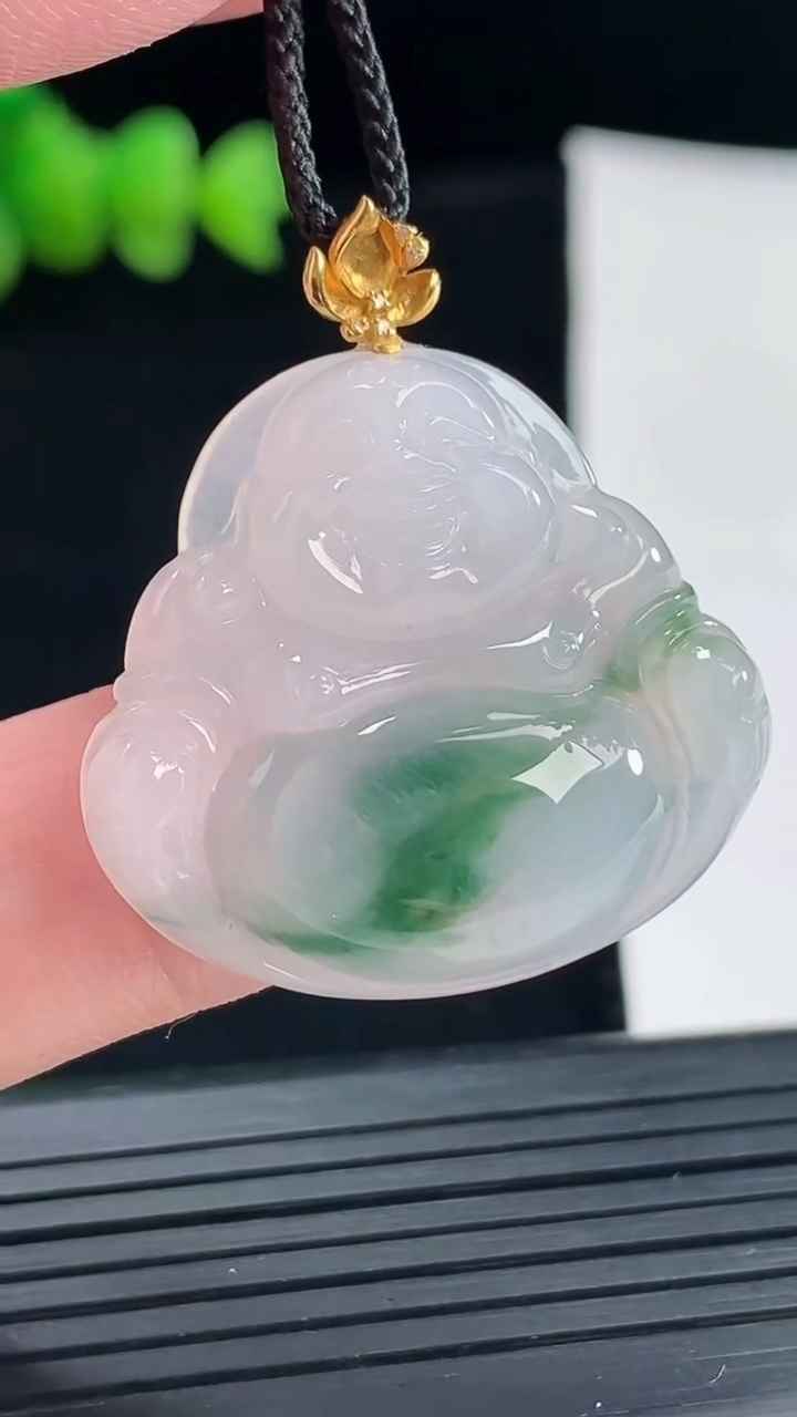 天然A货翡翠18k金飘花佛公吊坠，尺寸26.5-29-6重量:6.99g
5月9日