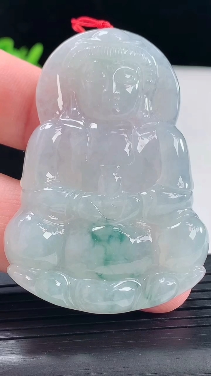 天然A货翡翠飘花正装观音吊坠，尺寸56.5-40-5.6重量:25.41g
5月9日