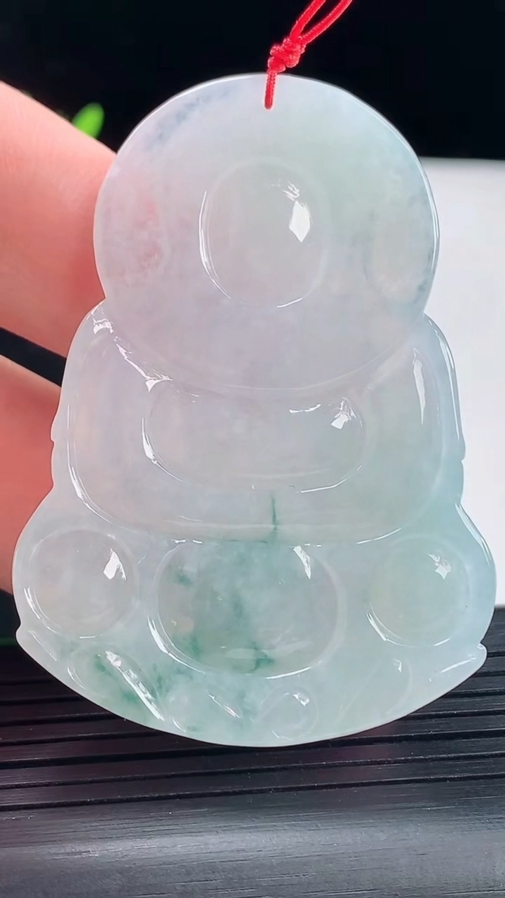 天然A货翡翠飘花正装观音吊坠，尺寸56.5-40-5.6重量:25.41g
5月9日