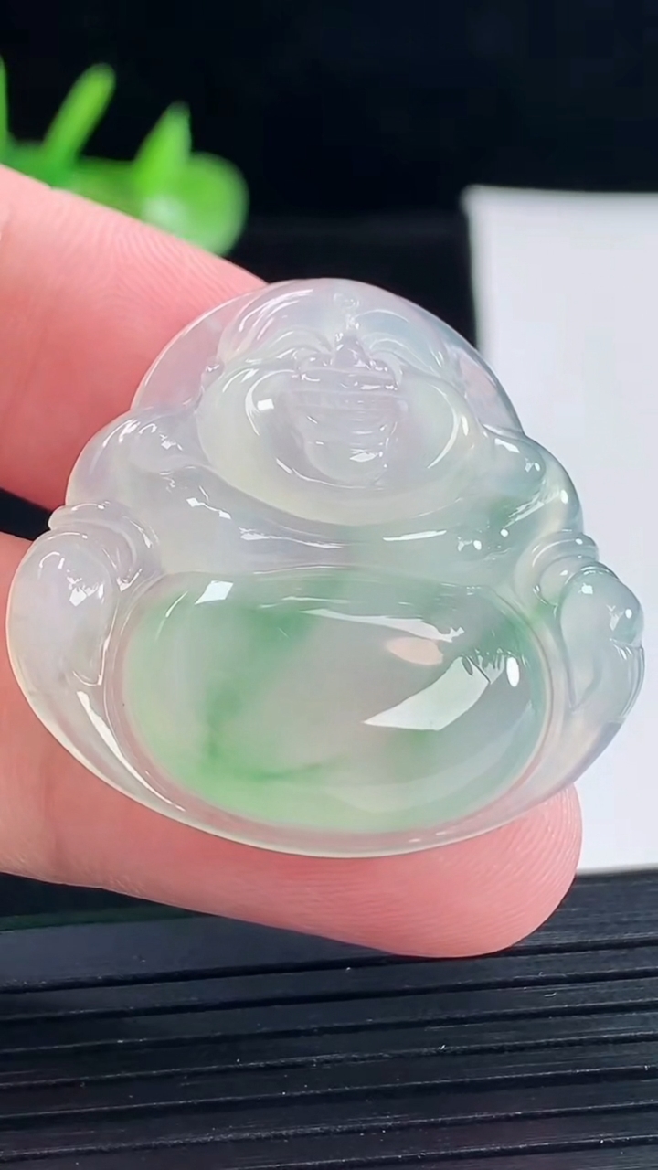 天然A货翡翠佛公吊坠，尺寸32-34-5.6重量:9.91g
5月9日