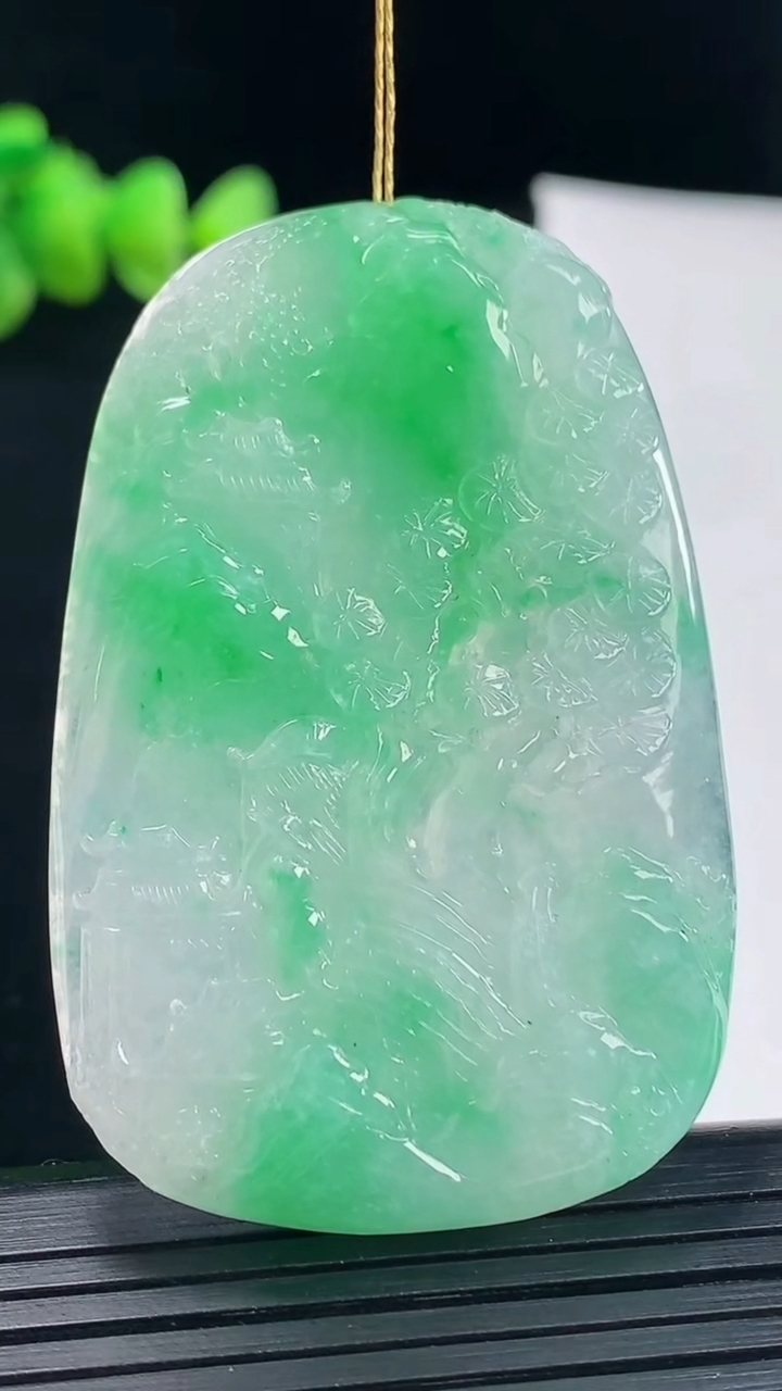 天然A货翡翠山水牌吊坠，尺寸55-36-6重量:25.50g
5月9日