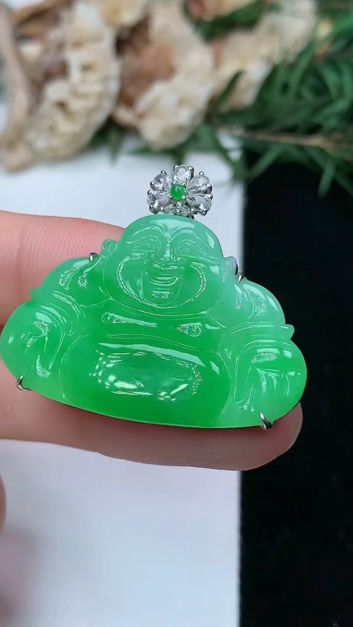 天然A货翡翠佛公吊坠，尺寸21.5-32-5.4，重量:5.86g
5月9日