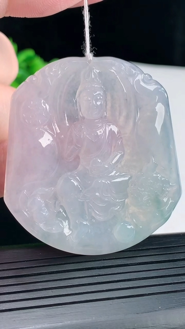 天然A货翡翠飘花文殊菩萨吊坠，尺寸55.5-50-3.3重量:25.01g
5月9日