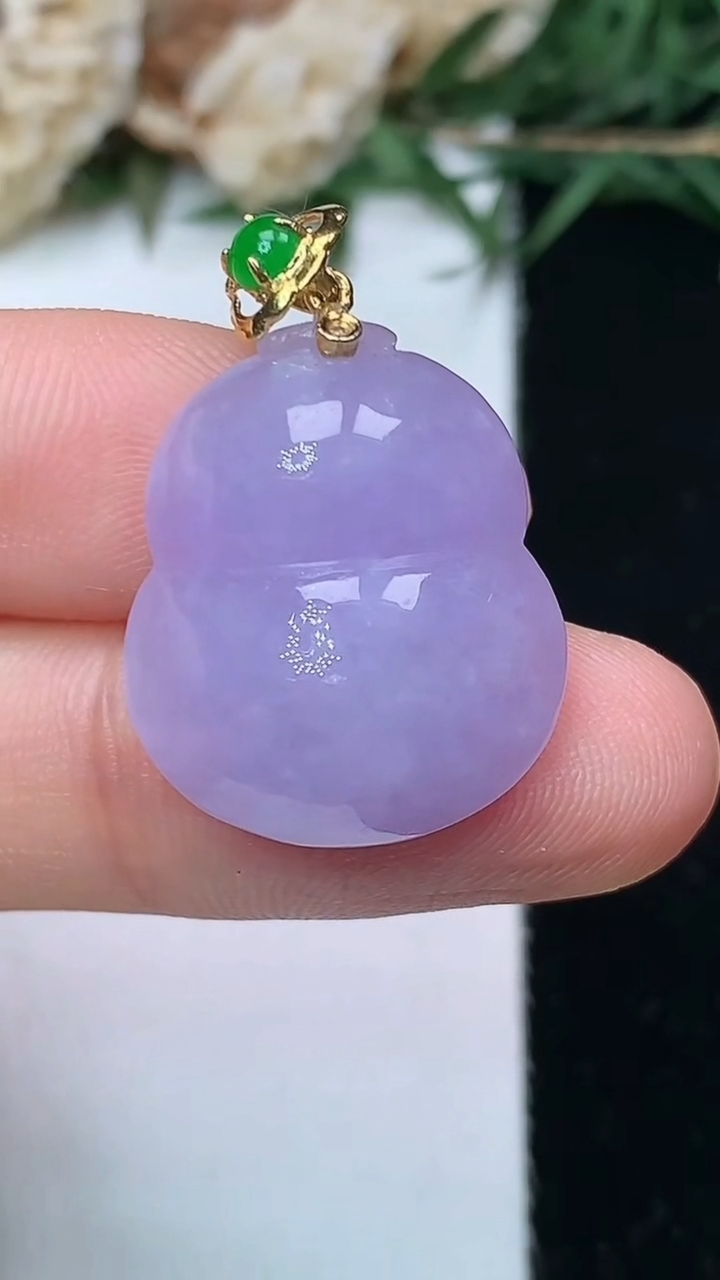 天然A货翡翠k金紫罗兰葫芦吊坠，尺寸20.6-17.6-7.6，重量:4.92g
5月10日