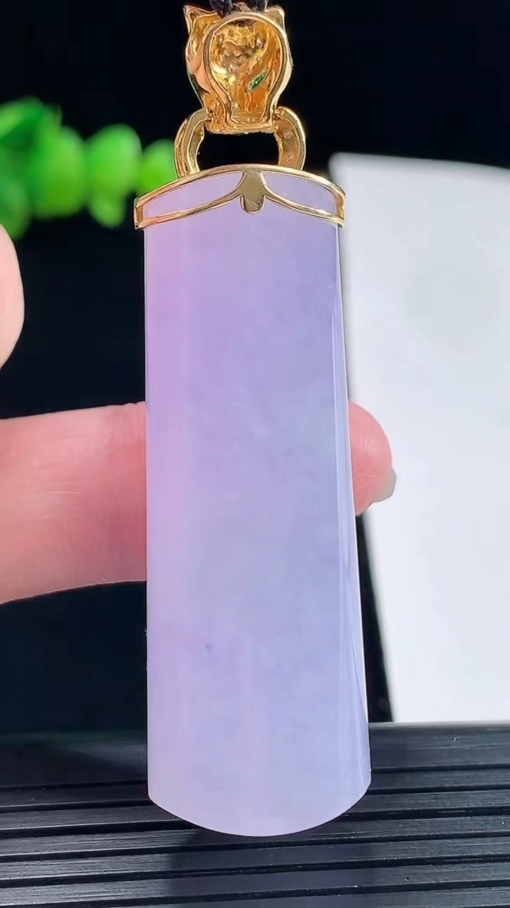 天然A货翡翠紫罗兰平安柱吊坠，尺寸51-18-11.9重量:27.05g
5月10日