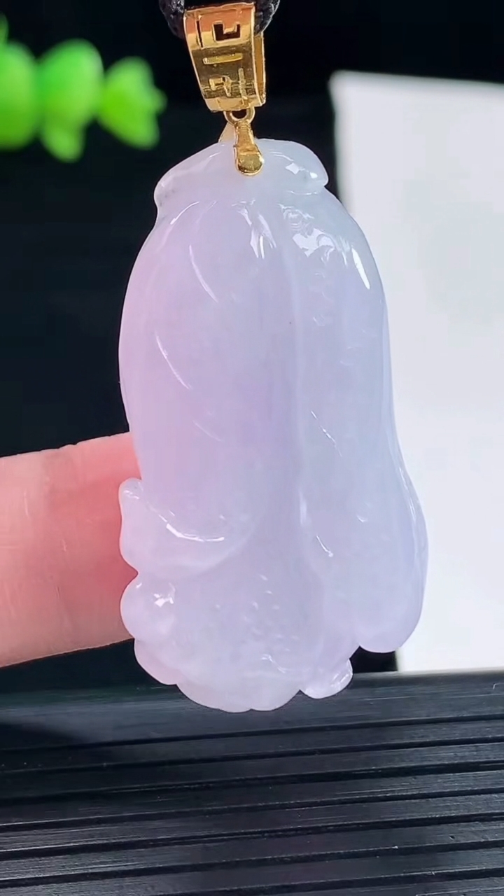 天然A货翡翠18k金紫罗兰白菜吊坠，尺寸36.5-21.6-11重量:16.58g
5月10日