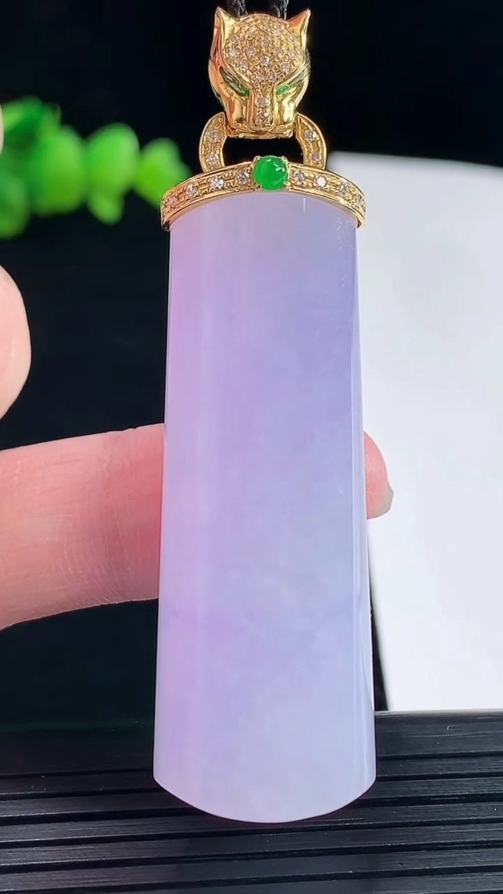 天然A货翡翠紫罗兰平安柱吊坠，尺寸51-18-11.9重量:27.05g
5月10日
