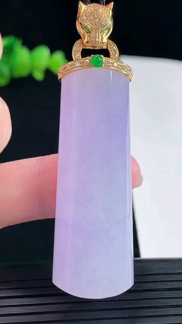 天然A货翡翠紫罗兰平安柱吊坠，尺寸51-18-11.9重量:27.05g
5月10日