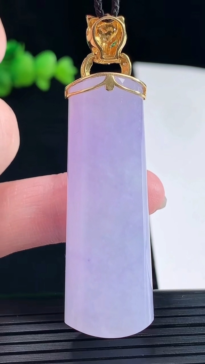 天然A货翡翠紫罗兰平安柱吊坠，尺寸51-18-11.9重量:27.05g
5月10日