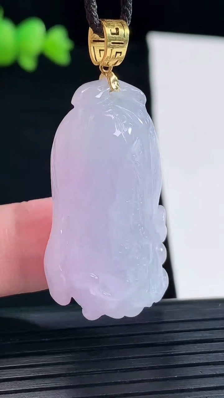 天然A货翡翠18k金紫罗兰白菜吊坠，尺寸36.5-21.6-11重量:16.58g
5月10日
