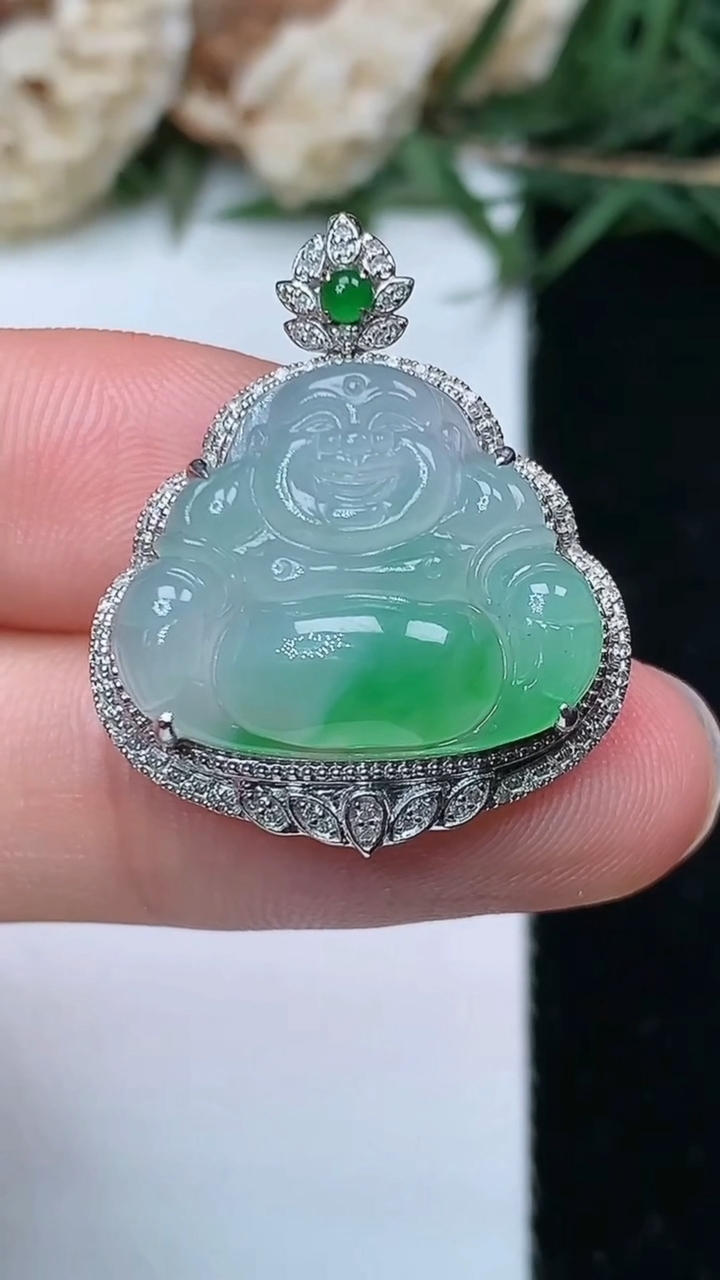 天然A货翡翠佛公吊坠，尺寸26.7-21.9-8.3，裸石15.5-19.2，重量:3.54g
5月10日