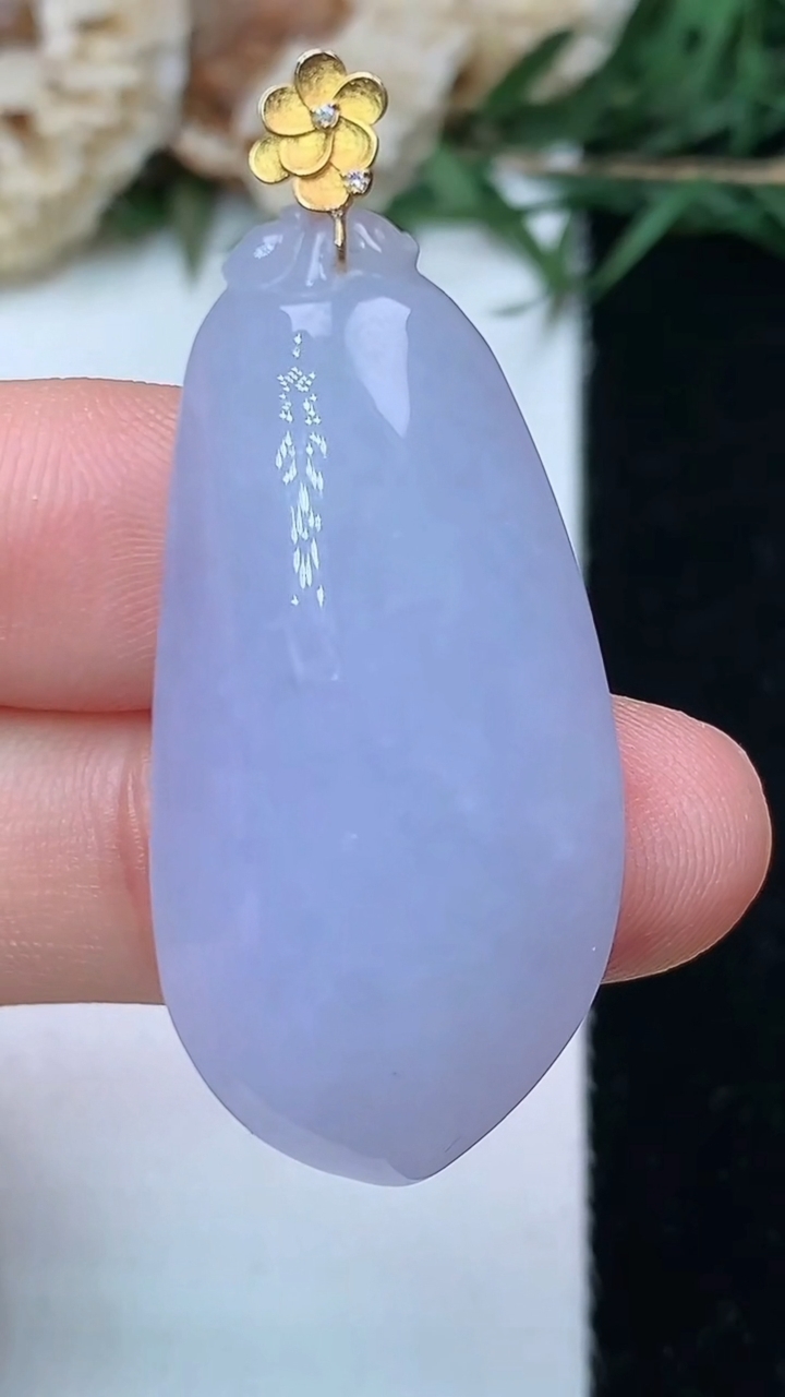 天然A货翡翠k金紫罗兰福瓜吊坠，尺寸36.2-17.6-9.5，重量:9.95g
5月10日