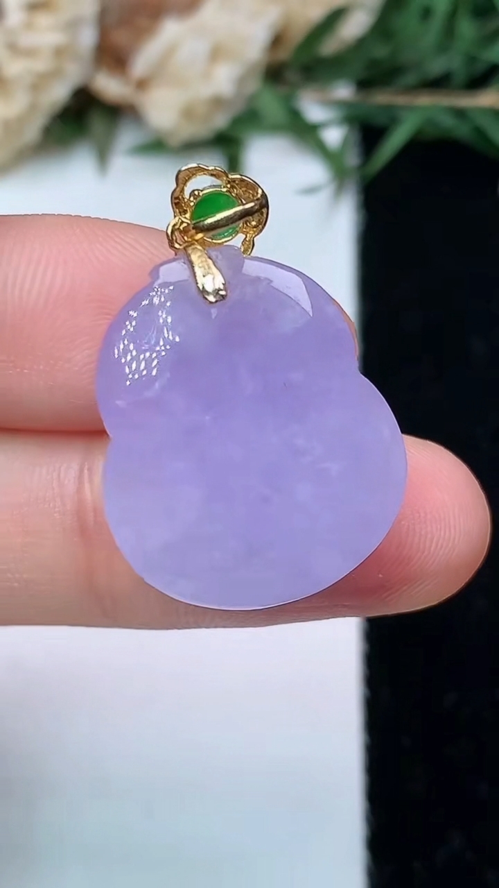 天然A货翡翠k金紫罗兰葫芦吊坠，尺寸20.6-17.6-7.6，重量:4.92g
5月10日