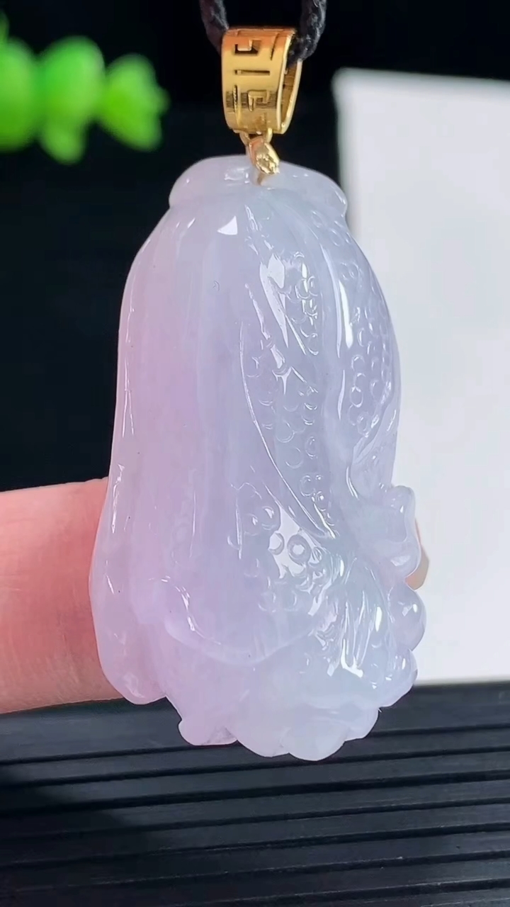 天然A货翡翠18k金紫罗兰白菜吊坠，尺寸36.5-21.6-11重量:16.58g
5月10日