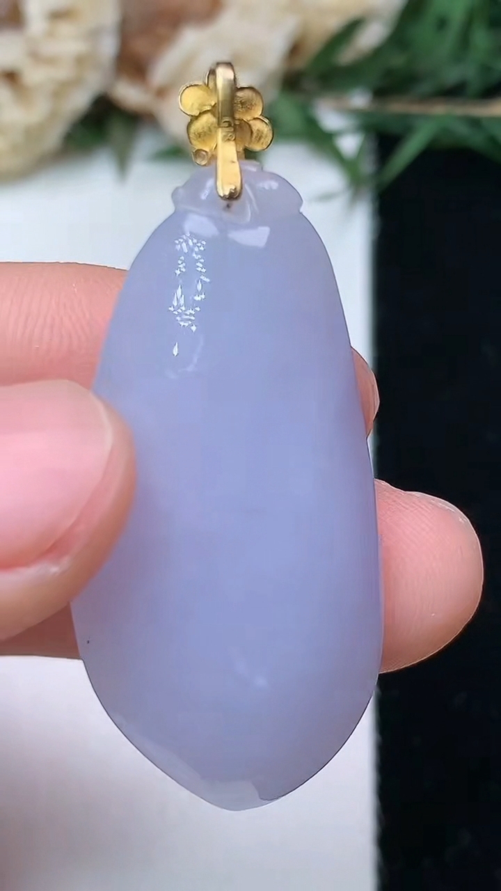 天然A货翡翠k金紫罗兰福瓜吊坠，尺寸36.2-17.6-9.5，重量:9.95g
5月10日