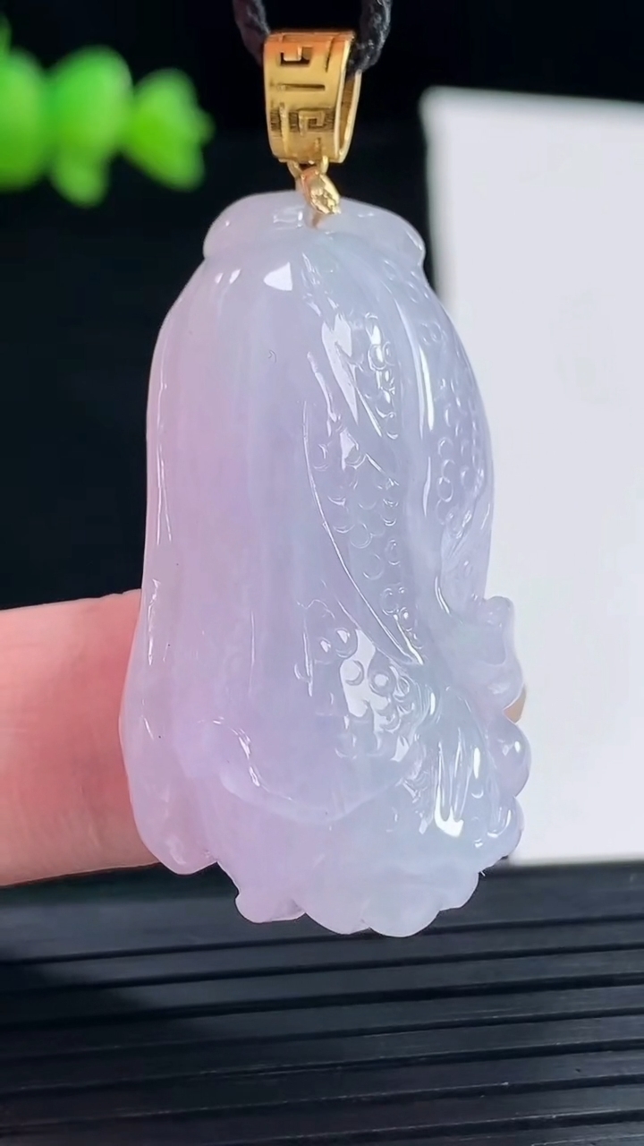 天然A货翡翠18k金紫罗兰白菜吊坠，尺寸36.5-21.6-11重量:16.58g
5月10日