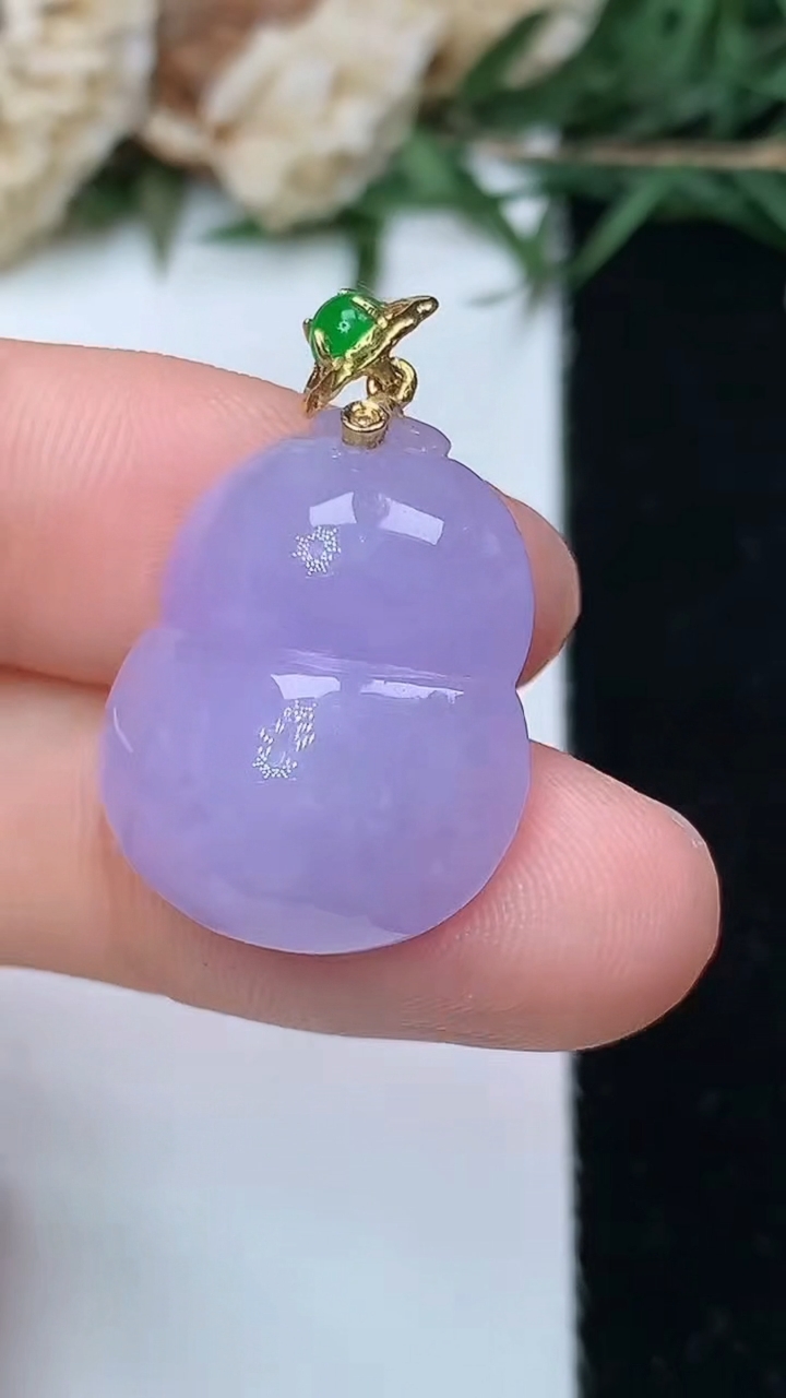 天然A货翡翠k金紫罗兰葫芦吊坠，尺寸20.6-17.6-7.6，重量:4.92g
5月10日