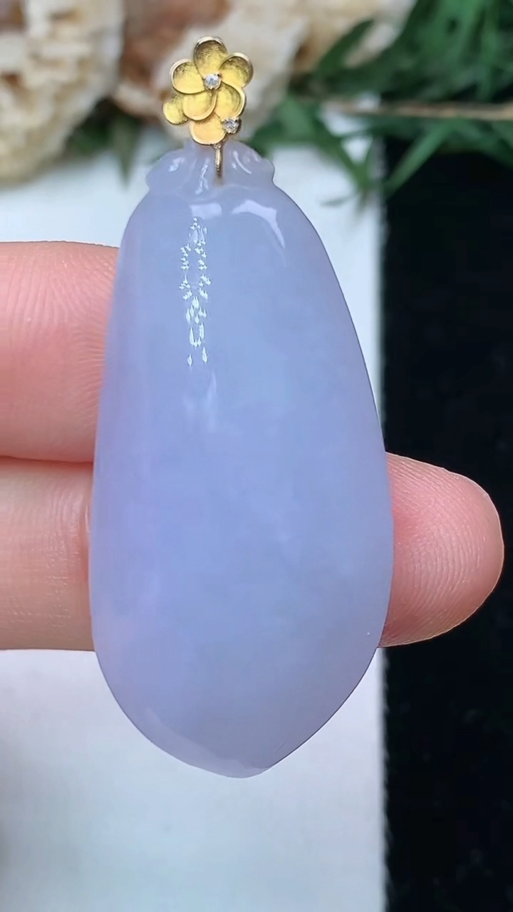 天然A货翡翠k金紫罗兰福瓜吊坠，尺寸36.2-17.6-9.5，重量:9.95g
5月10日