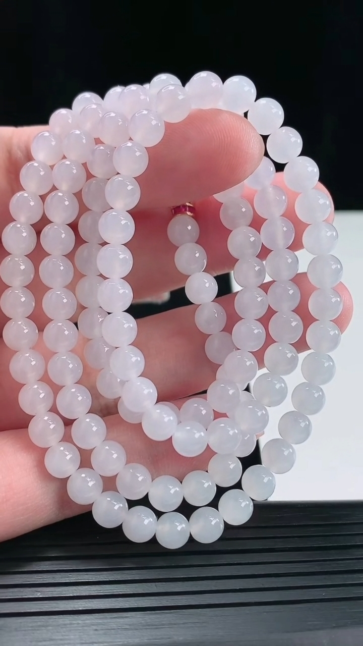 天然A货翡翠种白冰圆珠项链，尺寸6-112颗重量:42.14g
5月10日