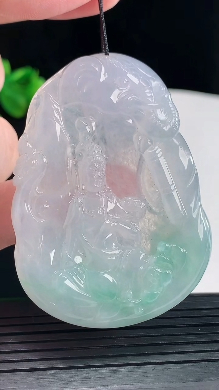 天然A货翡翠普贤菩萨吊坠，尺寸60-44-5.2重量:32.00g
5月10日