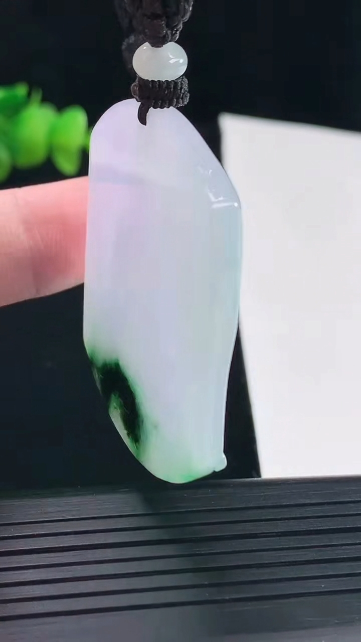 天然A货翡翠春带彩 紫罗兰文殊菩萨吊坠，尺寸47-37.5-5.5重量:g
5月10日