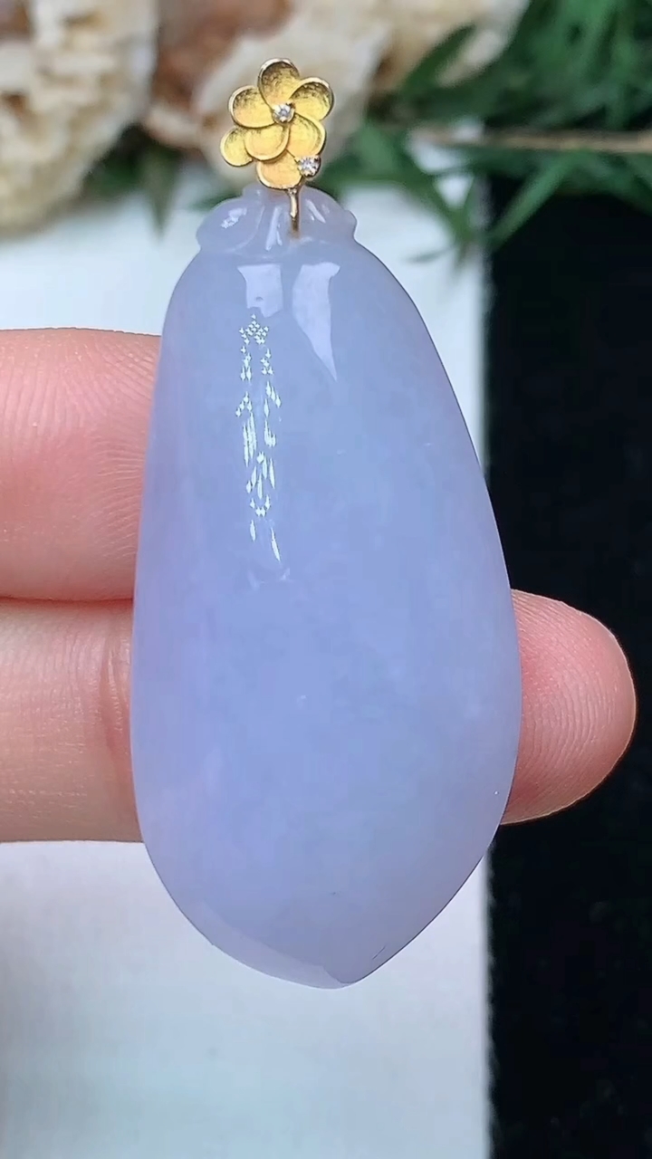 天然A货翡翠k金紫罗兰福瓜吊坠，尺寸36.2-17.6-9.5，重量:9.95g
5月10日