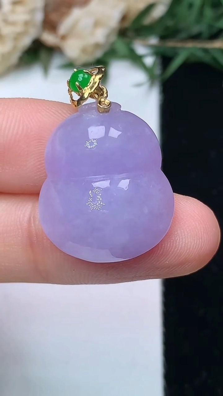 天然A货翡翠k金紫罗兰葫芦吊坠，尺寸20.6-17.6-7.6，重量:4.92g
5月10日