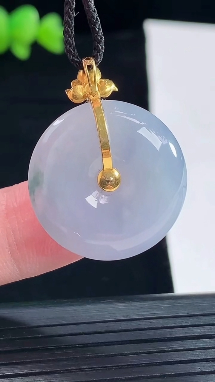 天然A货翡翠18k金紫罗兰 飘花平安扣吊坠，尺寸23-5.6重量:6.69g
5月10日