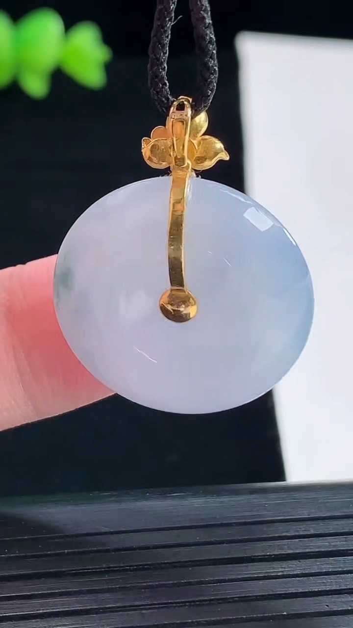 天然A货翡翠18k金紫罗兰 飘花平安扣吊坠，尺寸23-5.6重量:6.69g
5月10日