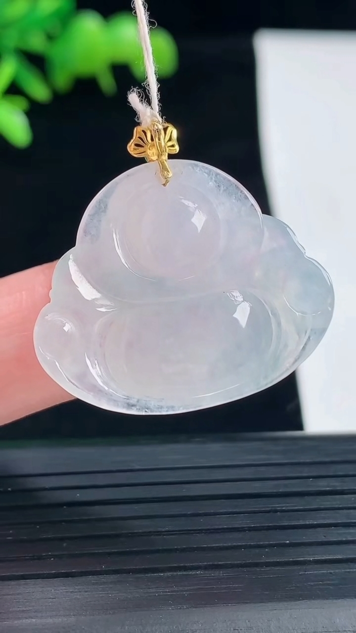 天然A货翡翠18k金飘花佛公吊坠，尺寸24-30-6重量:6.32g
5月11日