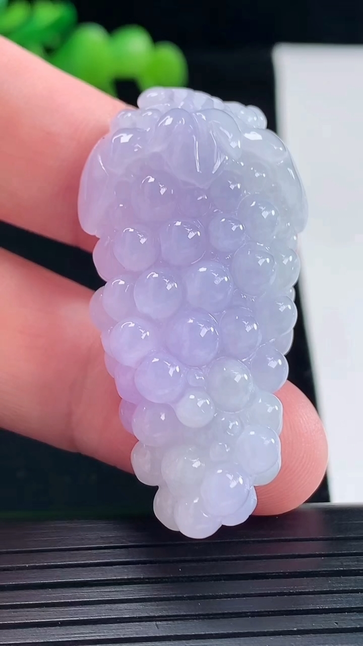 天然A货翡翠紫罗兰多子多福 葡萄吊坠，尺寸48-25-13.6重量:24.63g
5月11日